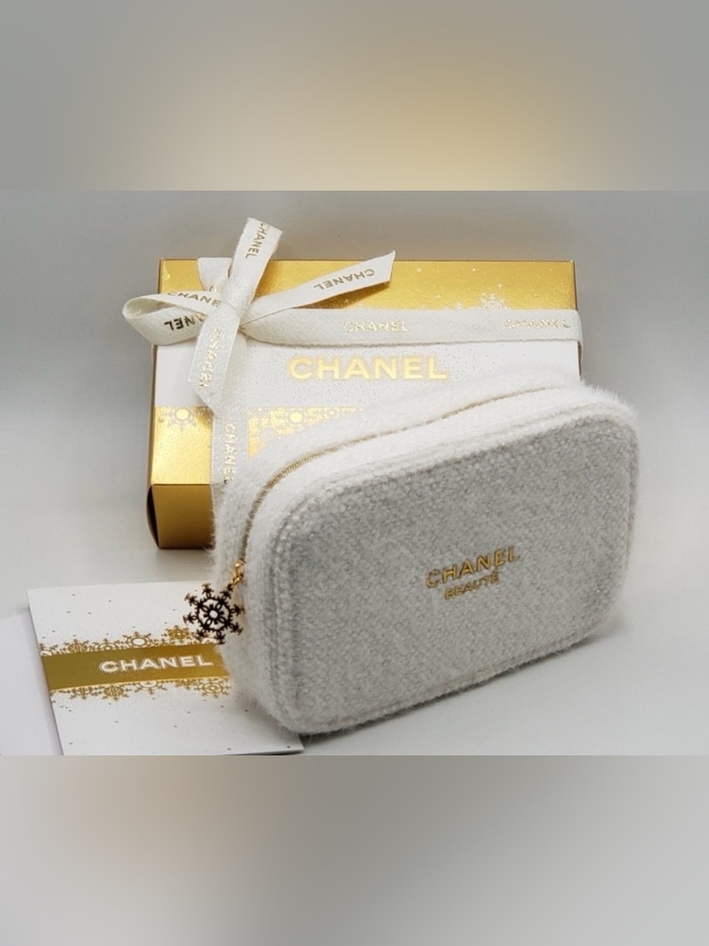 Cream Beaute cosmetics case NWT